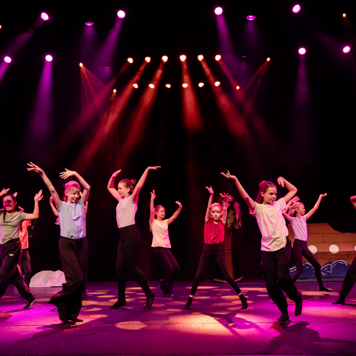 21-06-show2-1600-285.jpg