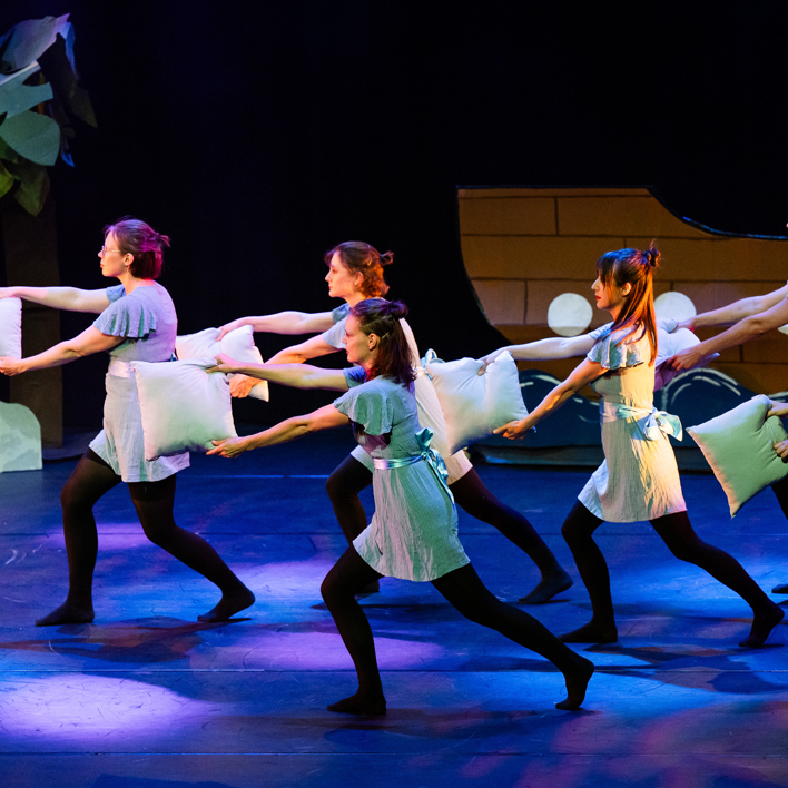 21-06-show1-1300-673.jpg