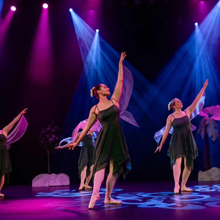22-06-show1-1300-585.jpg
